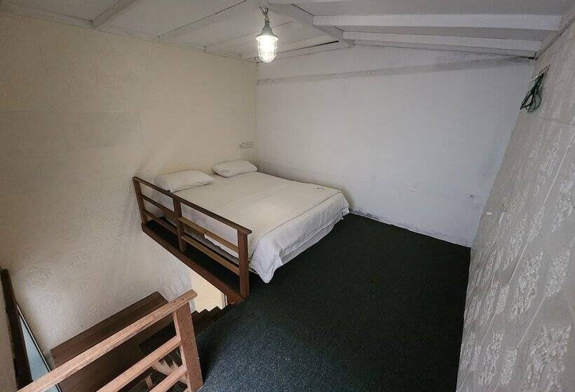 Четырехместный Номер Стандарт, Dou Houz   Hostel