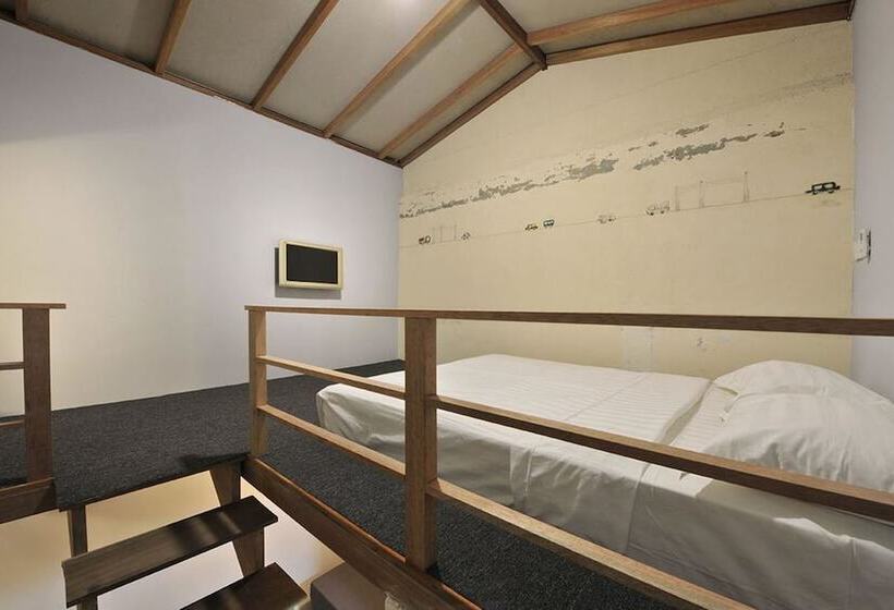 Четырехместный Номер Стандарт, Dou Houz   Hostel