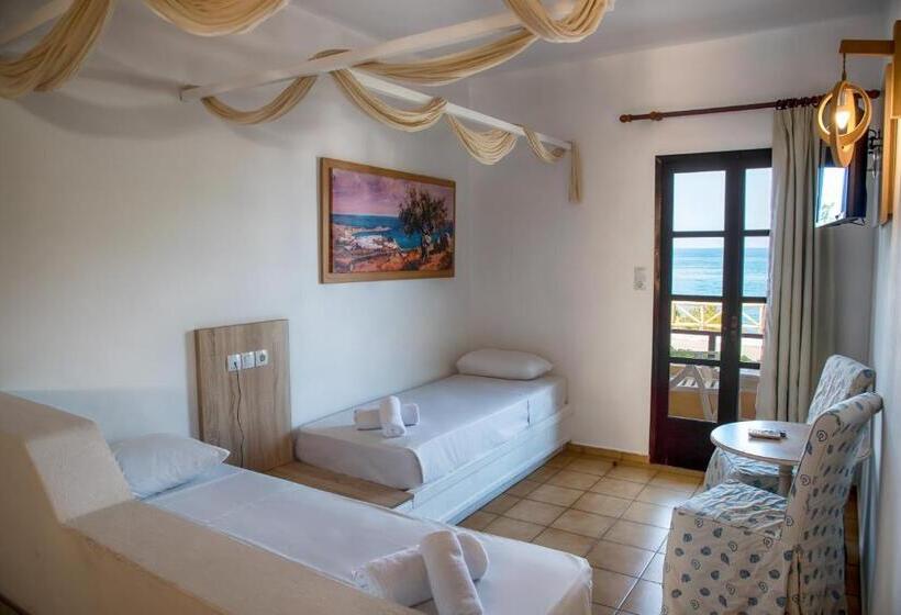 اتاق استاندارد با چشم‌انداز دریا, Porto Greco Village Beach