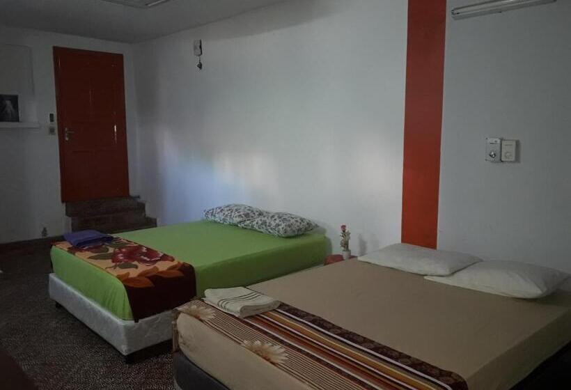 اتاق خانوادگی, Nueva Alborada Lodging House