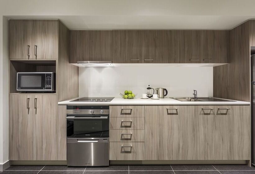 Студио Executive, Quest Chatswood