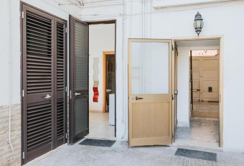 اتاق استاندارد سه تخته با چشم‌انداز باغ, B&b Nuovo Reale   Centro Storico