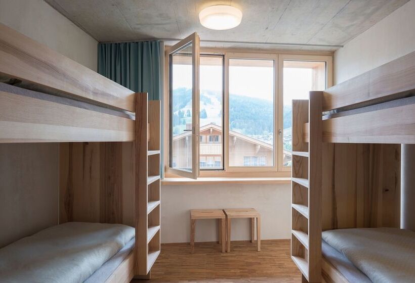 اتاق استاندارد چهارنفره با سرویس بهداشتی مشترک, Saanen Gstaad Youth Hostel