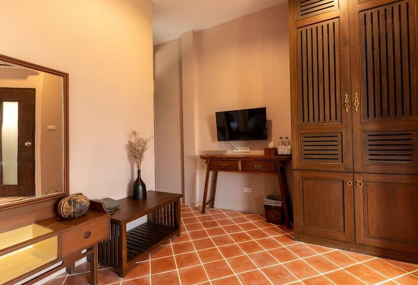 اتاق لوکس, Huen Hug Chiang Mai
