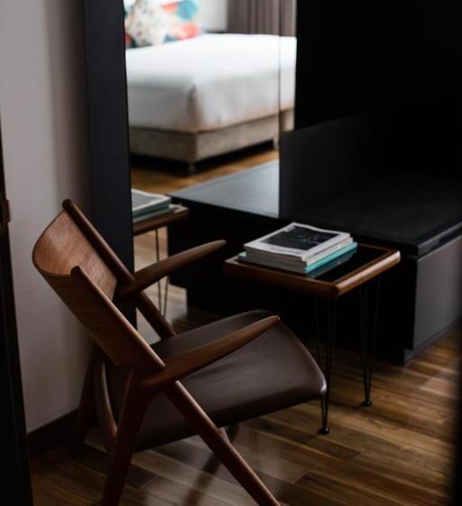 스탠다드 룸 킹사이즈 침대, The Old Clare Hotel, Independent Collection By Evt