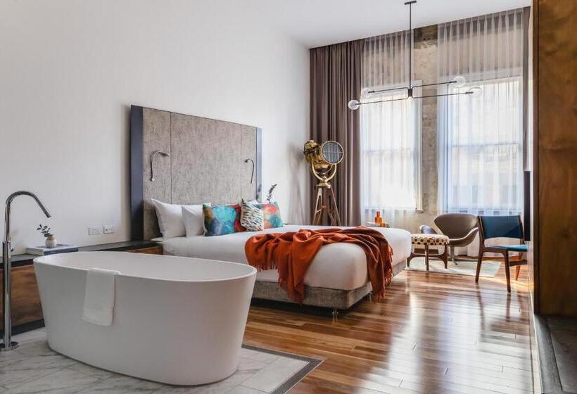 스탠다드 룸 킹사이즈 침대, The Old Clare Hotel, Independent Collection By Evt