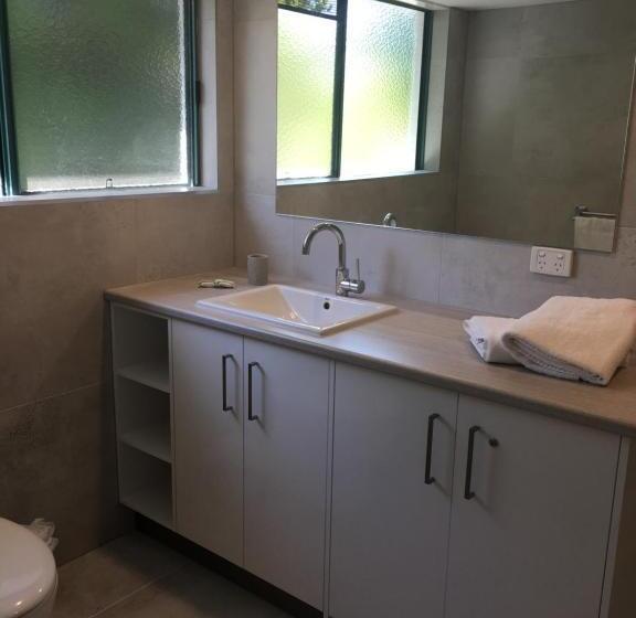 Апартаменты Deluxe 1 Спальня, Chez Noosa Resort Motel
