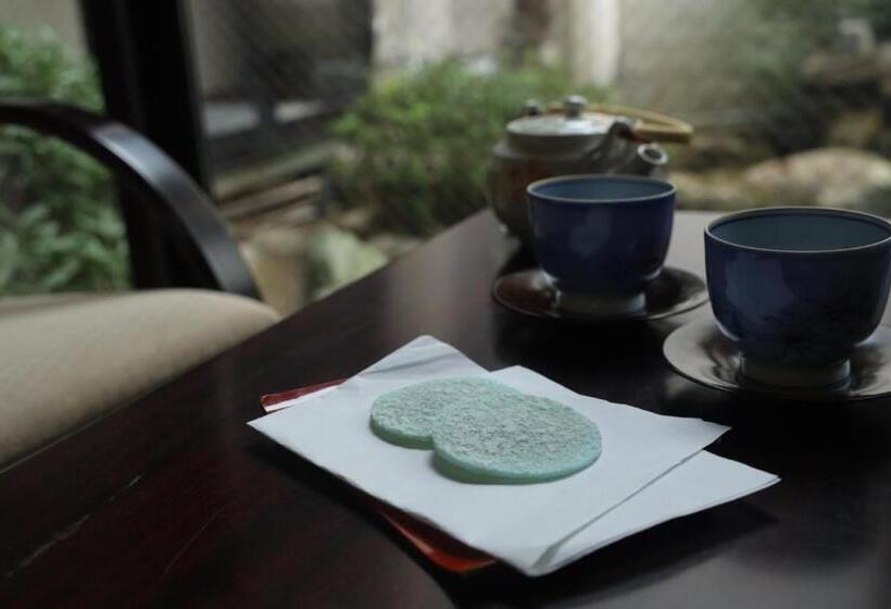 اتاق استاندارد با سرویس بهداشتی مشترک, Daibutsu Ryokan