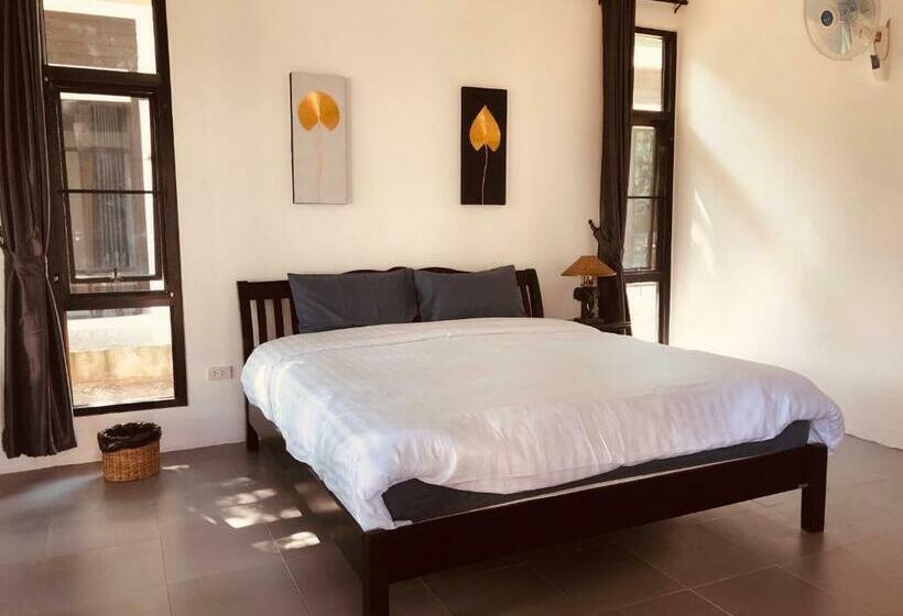 标准间, Serene Resort