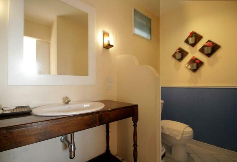 اتاق لوکس با چشم‌انداز دریا, Pattaya Paradise Beach Resort