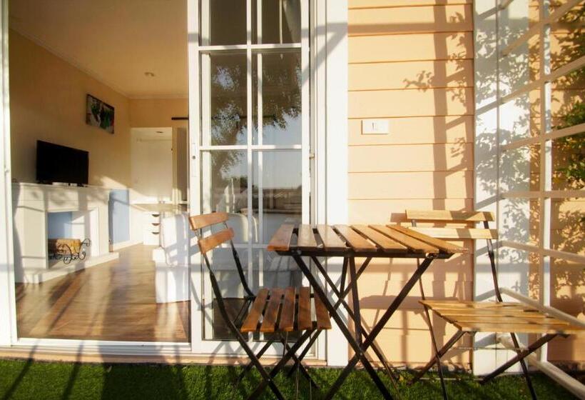 اتاق لوکس با چشم‌انداز دریا, Pattaya Paradise Beach Resort