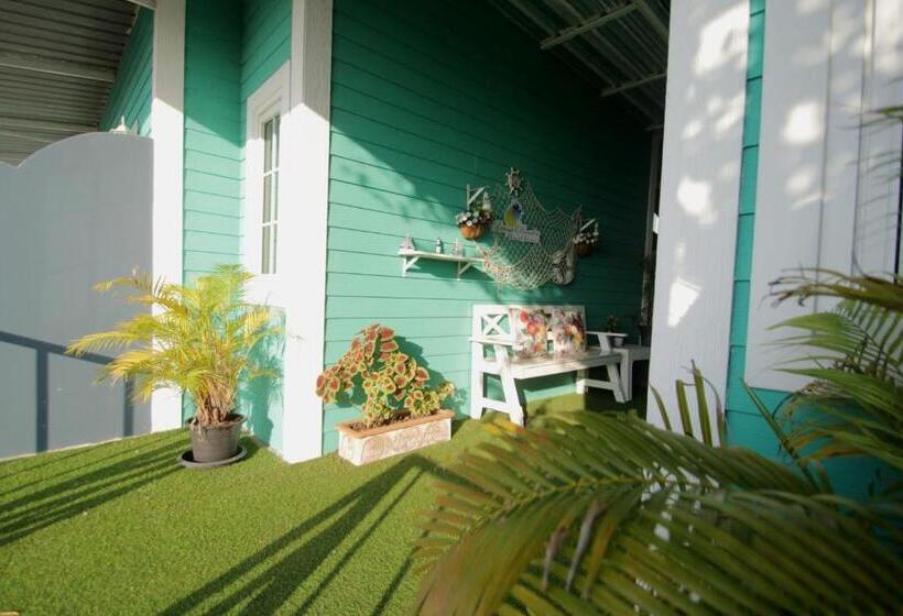 اتاق لوکس با چشم‌انداز دریا, Pattaya Paradise Beach Resort