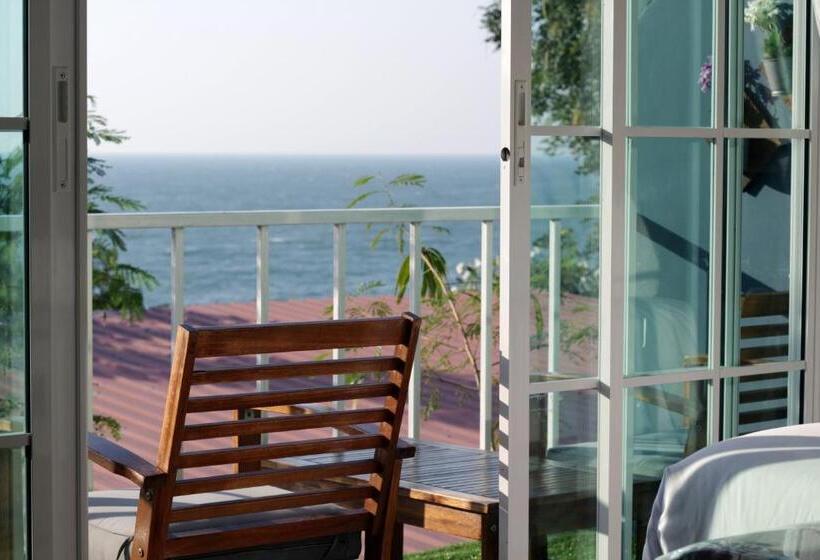 اتاق لوکس با چشم‌انداز دریا, Pattaya Paradise Beach Resort