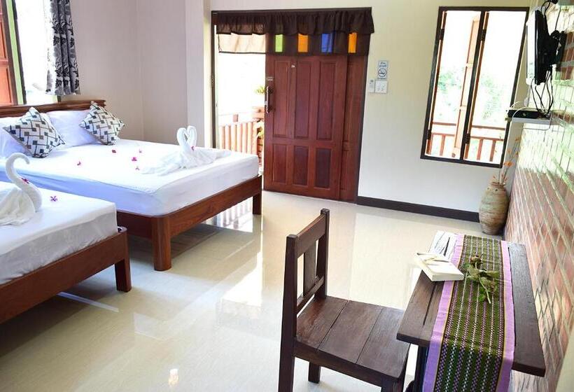 디럭스 트리플 룸, Siam Guesthouse