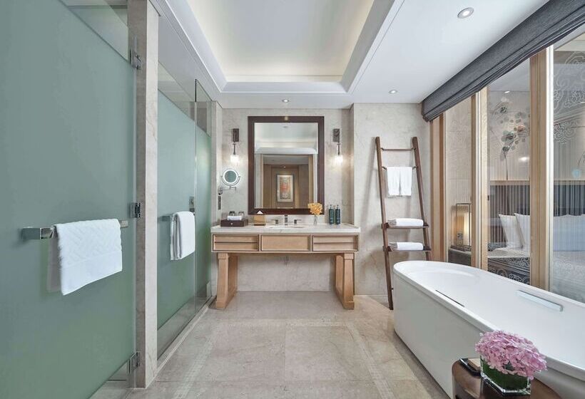 Номер Executive, Hilton Dali Resort & Spa
