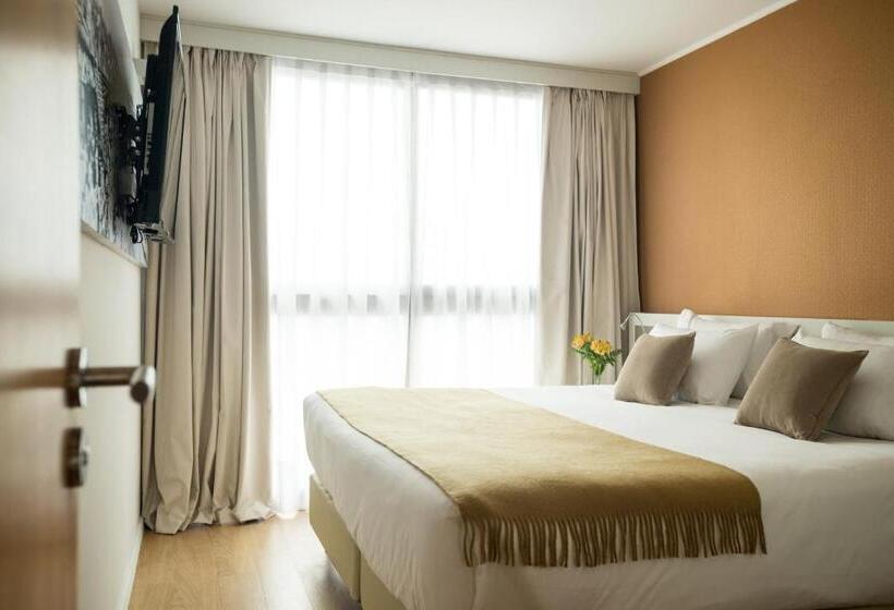 Номер Deluxe, Own Montevideo
