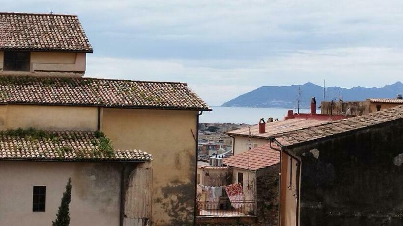 اتاق لوکس با چشم‌انداز دریا, Capitolium Locanda Solo Alloggio