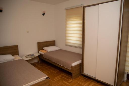 اتاق استاندارد, Sarah Apartments
