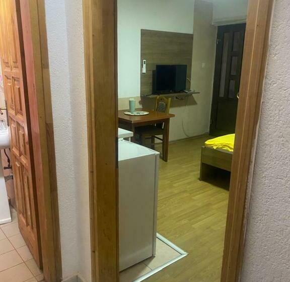 اتاق استاندارد, Sarah Apartments