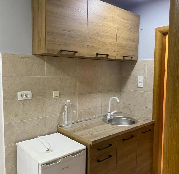 اتاق استاندارد, Sarah Apartments