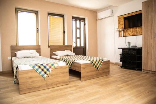 اتاق استاندارد چهار تخته, Sarah Apartments
