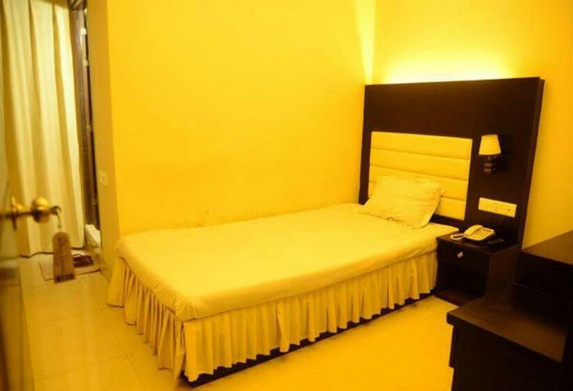 اتاق استاندارد یک نفره, Royal Living Hotel & Suites