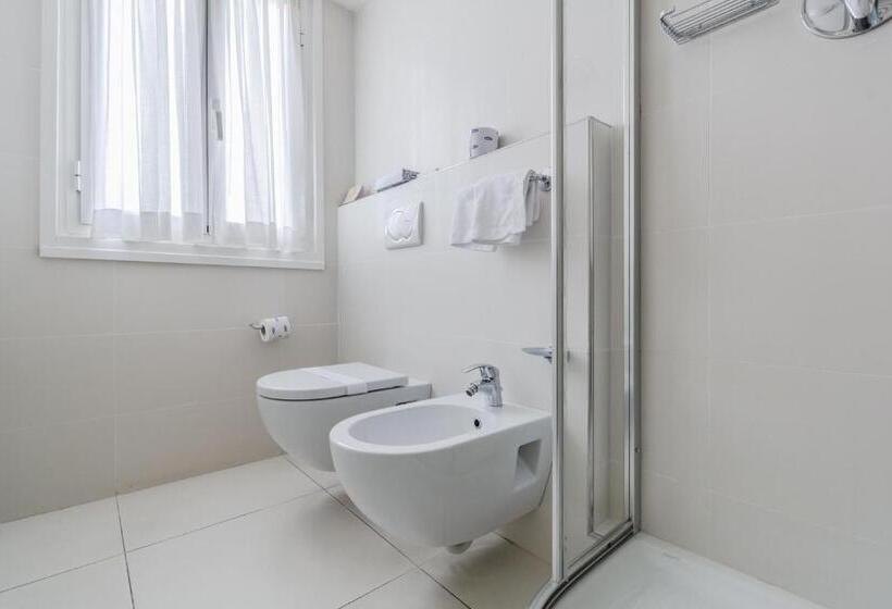 اتاق استاندارد, Hotiday Hotel Alassio