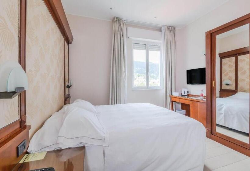 اتاق لوکس با چشم‌انداز دریا, Hotiday Hotel Alassio