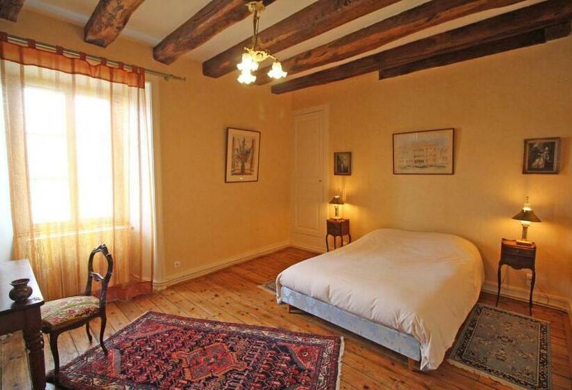 سوییت, La Maison De La Faye