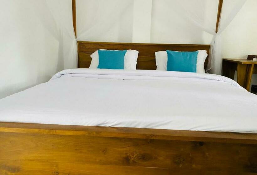 اتاق لوکس با بالکن, Rams Resort