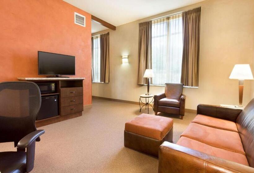Люкс Superior, Drury Plaza Hotel In Santa Fe