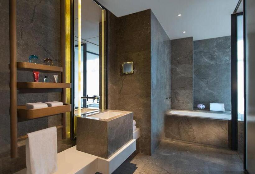 Deluxe Room Mountain View, Chongqing Marriott