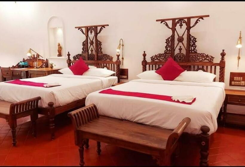Люкс с Балконом, Marari Beach Bungalow Resort Alleppey