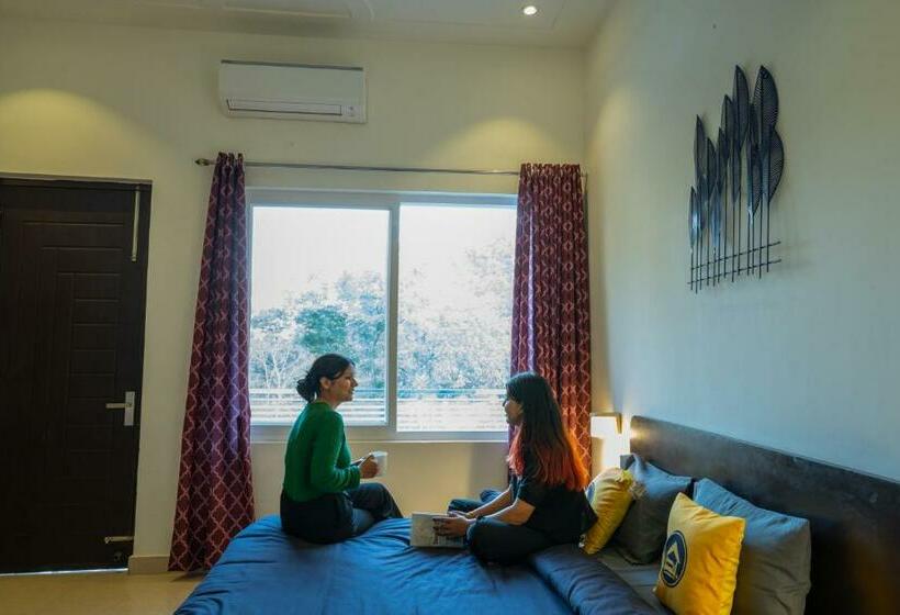 발코니 수피리어 룸, The Hosteller Jeolikote