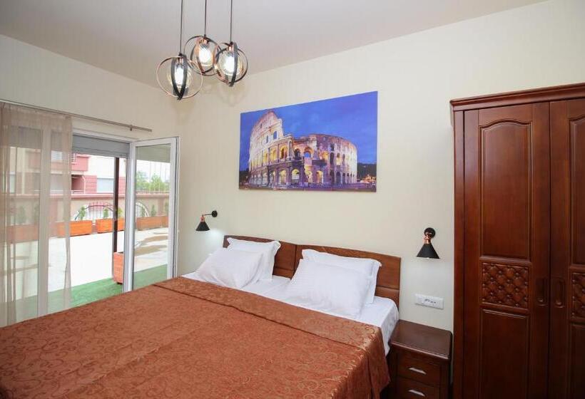 اتاق لوکس, International Ohrid