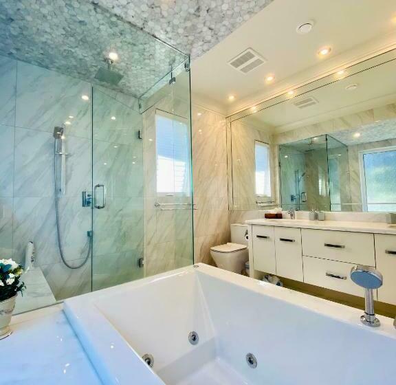 اتاق سوپریور, Vancouver Shangrila House