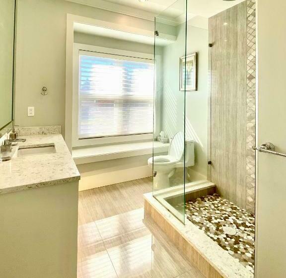 اتاق لوکس, Vancouver Shangrila House