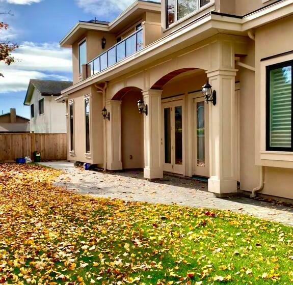 اتاق لوکس, Vancouver Shangrila House