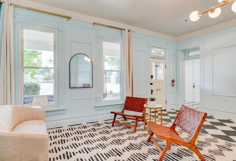 Студия Стандарт, Suite 8 Historic Art City Inn