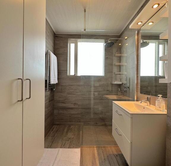 آپارتمان 1 خوابه با چشم‌انداز دریا, Waterfront Fjord House