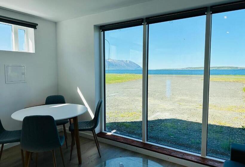 استودیوی استاندارد با چشم‌انداز دریا, Waterfront Fjord House