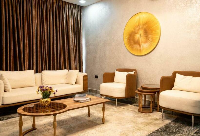 سوییت اجرایی, Yanna Apartment By Khaliques