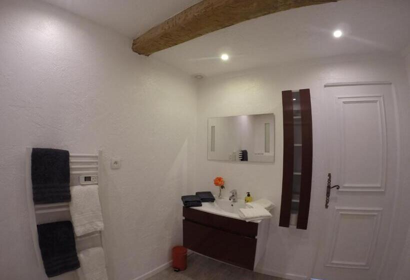 디럭스 스위트 킹 침대, Maison Carles Bnb