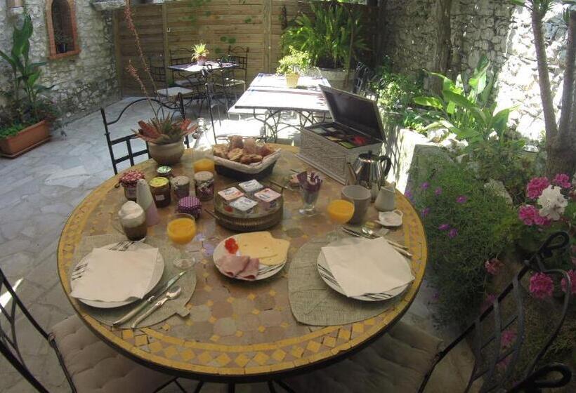 스위트 킹사이즈 침대, Maison Carles Bnb