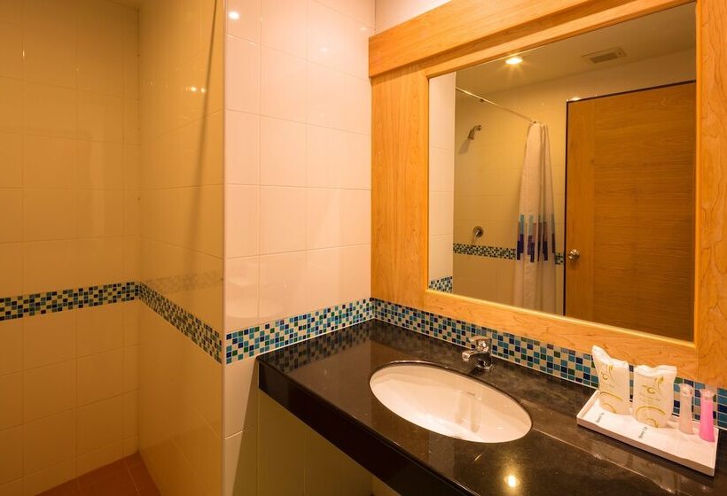 غرفة ديلوكس مزودة بشرفة, Sungthong Kamala Beach Resort