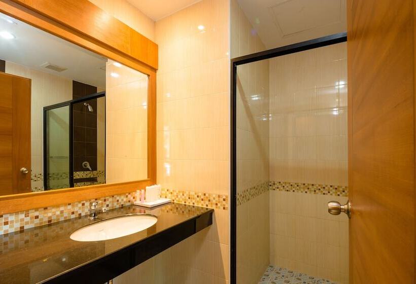 غرفة بريميوم مطلة على حمام السباحة, Sungthong Kamala Beach Resort