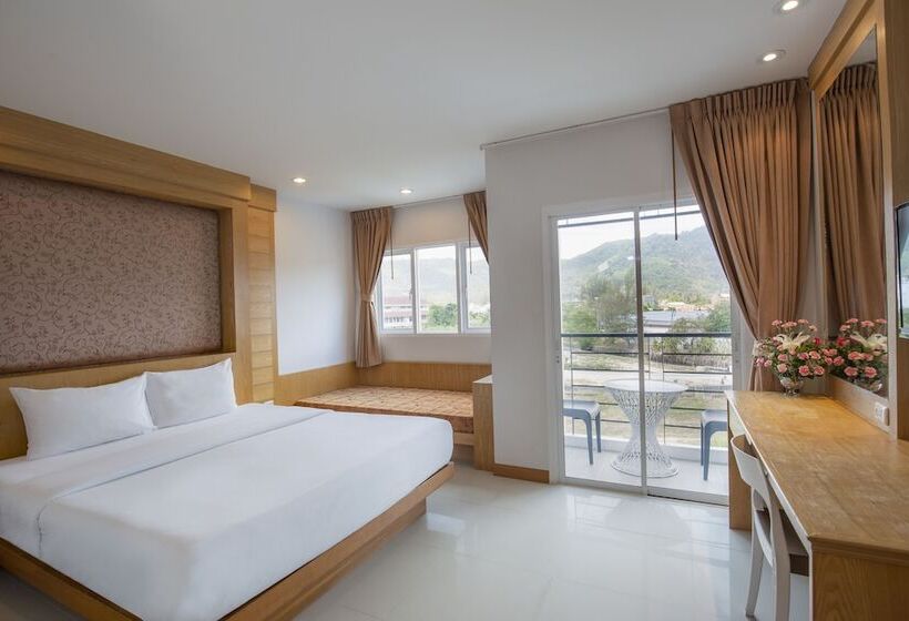 غرفة بريميوم مطلة على حمام السباحة, Sungthong Kamala Beach Resort