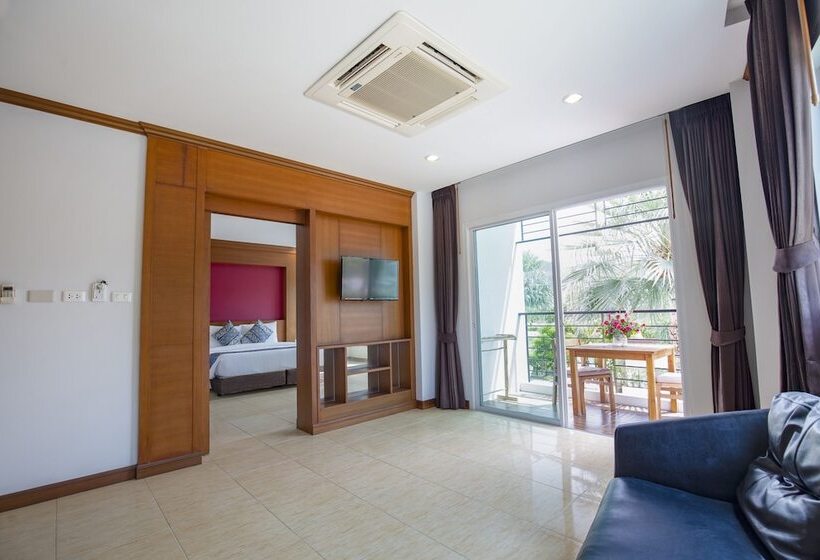 غرفة ديلوكس مطلة على حمام السباحة, Sungthong Kamala Beach Resort