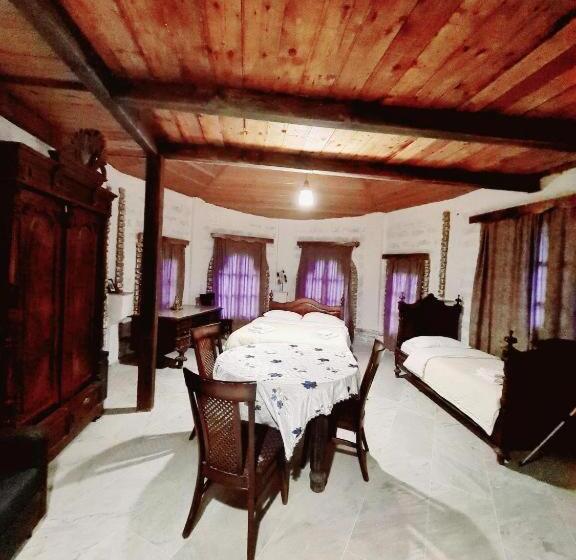 سوئیت با تخت بزرگ, Art House Koshki
