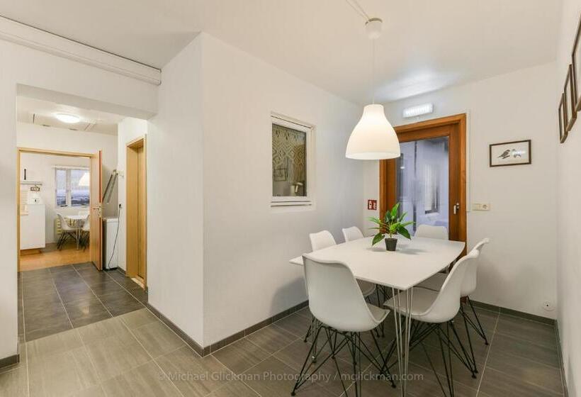 اتاق استاندارد سه تخته با سرویس بهداشتی مشترک, Garður Guesthouse